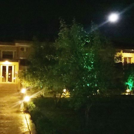 Gaia Studios & Apartments เนอาปลายา ภายนอก รูปภาพ