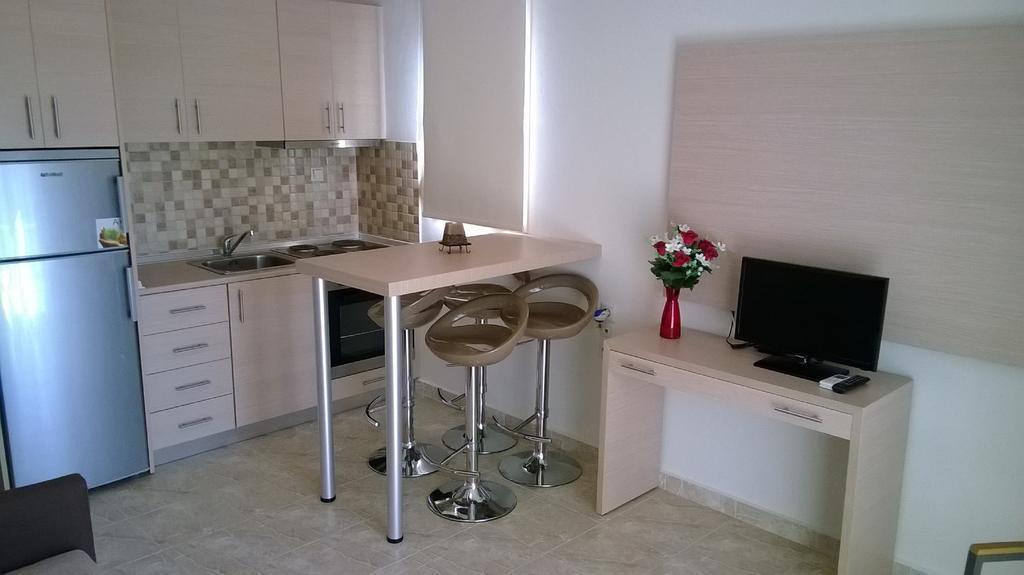 Gaia Studios & Apartments เนอาปลายา ภายนอก รูปภาพ